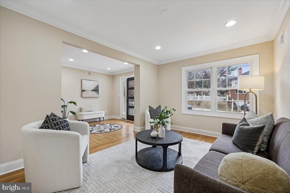 4902 Derussey Pkwy - Photo 5 of 50