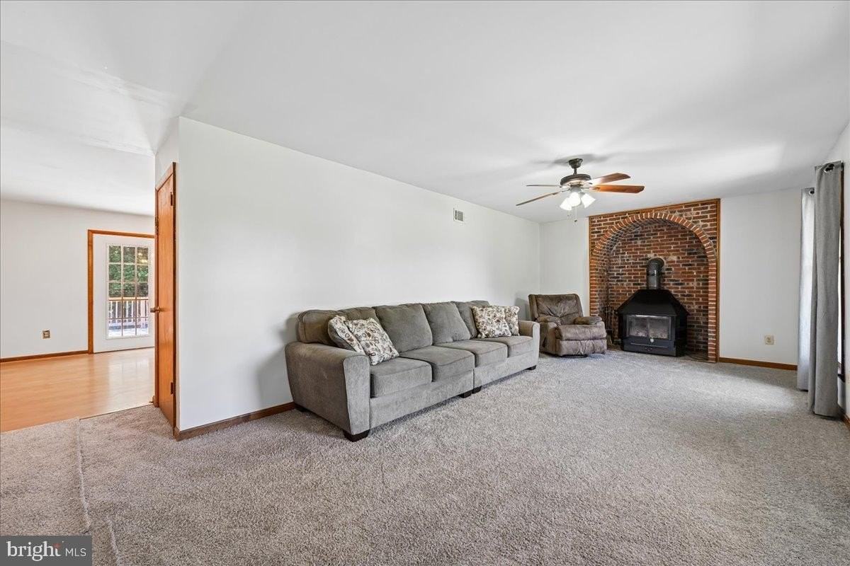 13245 Croom Rd - Photo 2 of 50