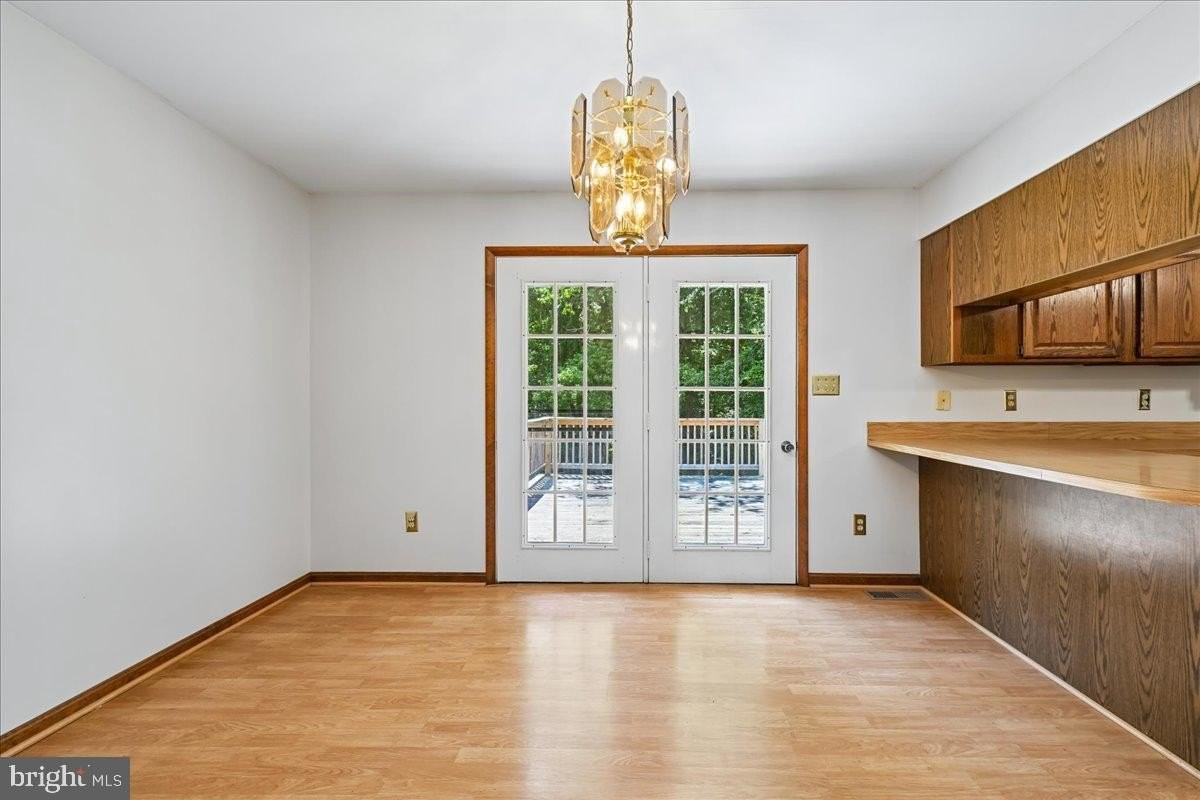 13245 Croom Rd - Photo 3 of 50
