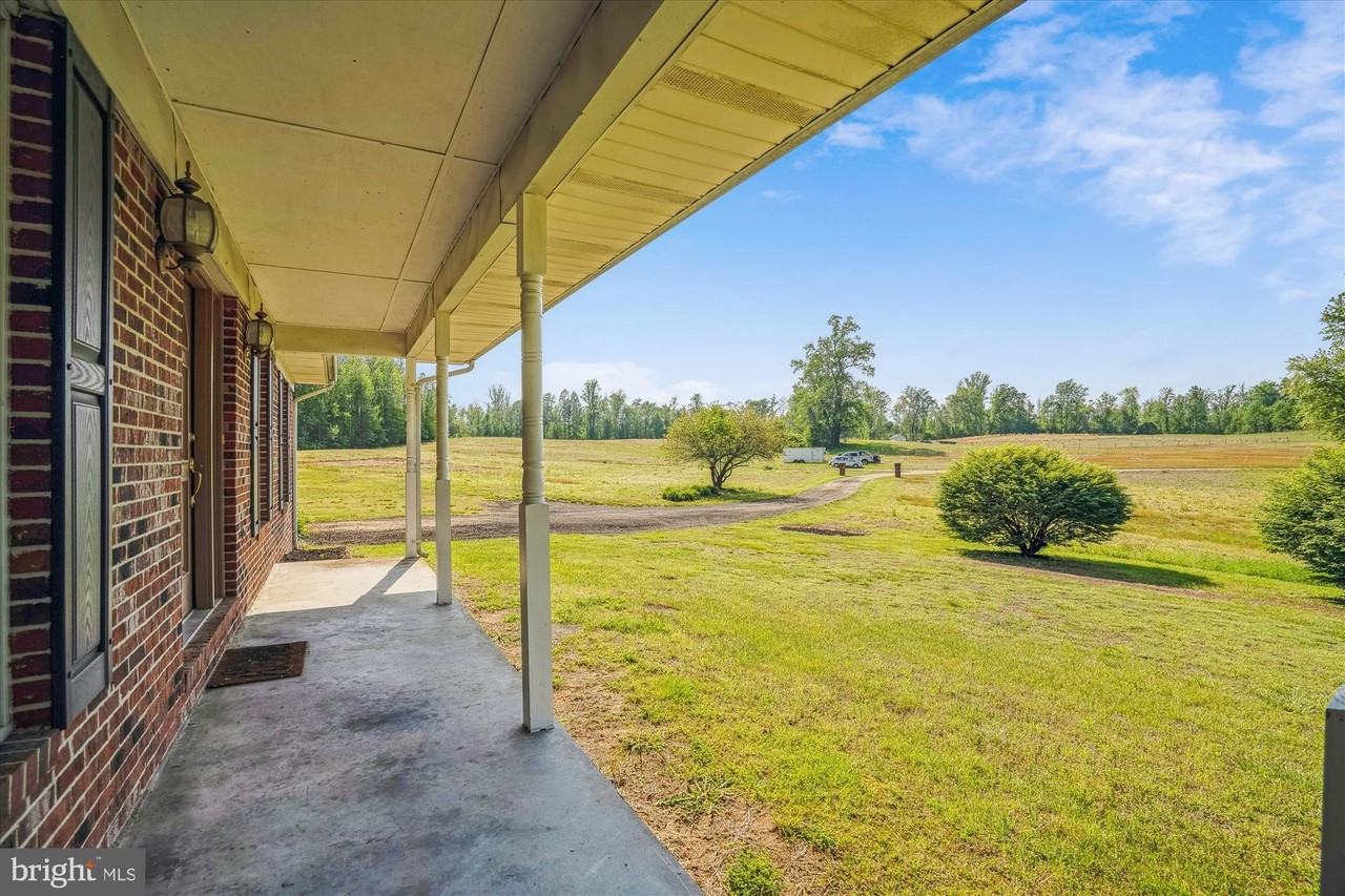 13245 Croom Rd - Photo 7 of 50
