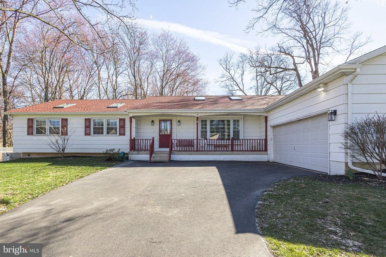 1003 Darby Dr - Photo 2 of 50