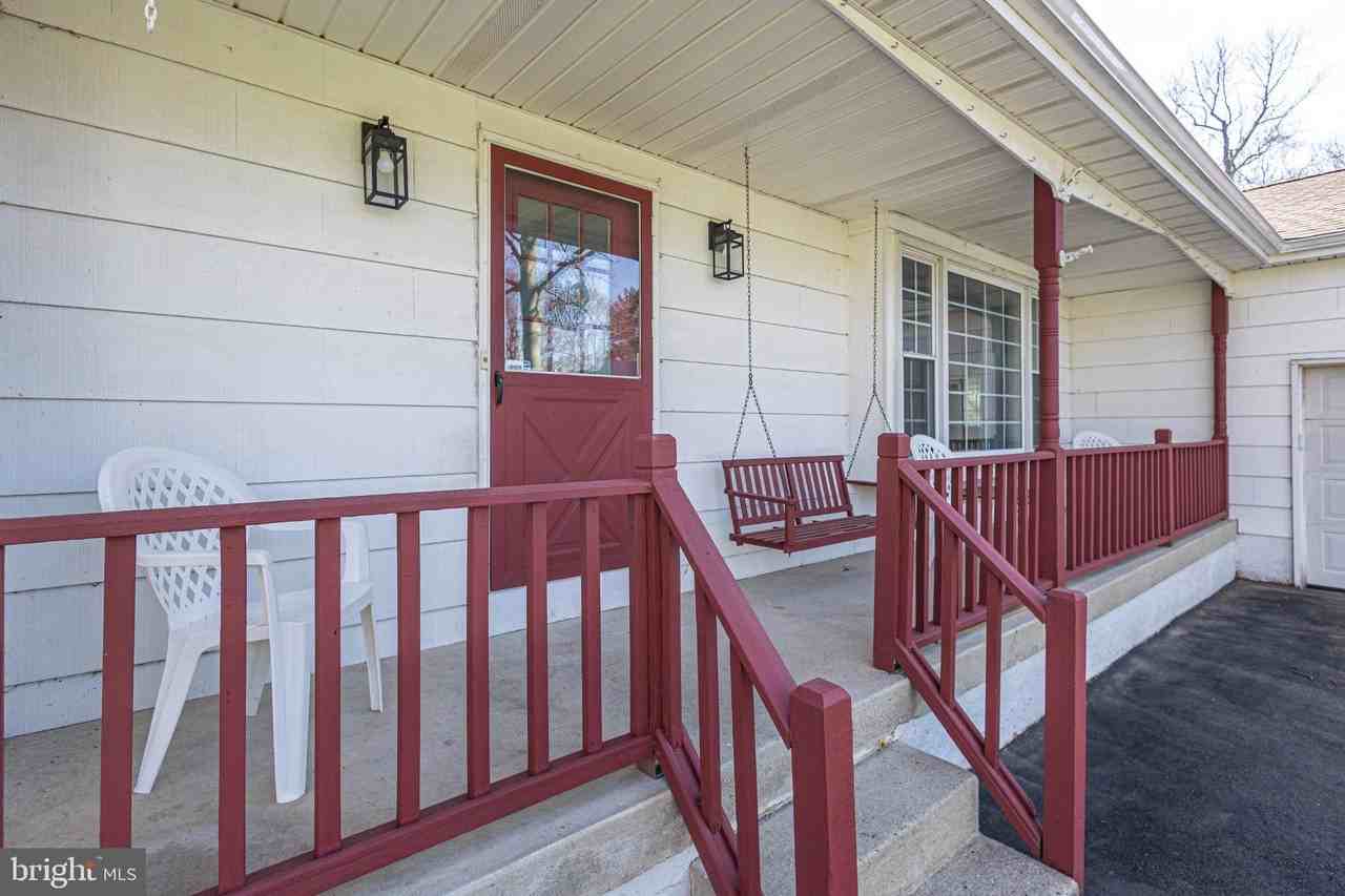 1003 Darby Dr - Photo 3 of 50