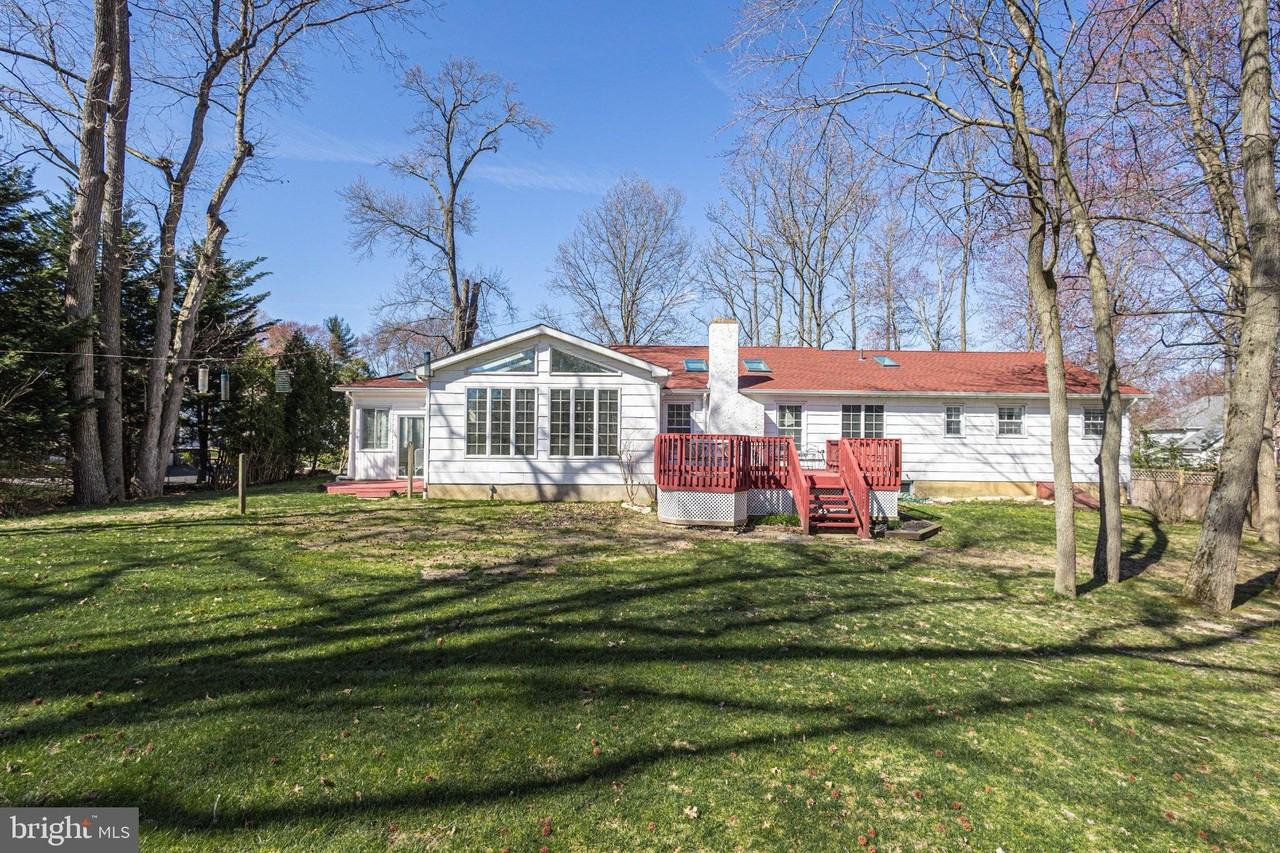 1003 Darby Dr - Photo 4 of 50