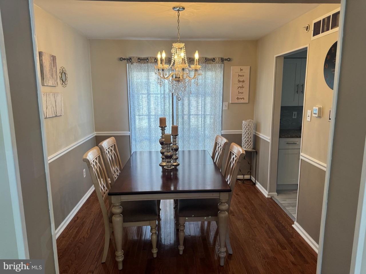1003 Woodview Ct - Photo 4 of 18
