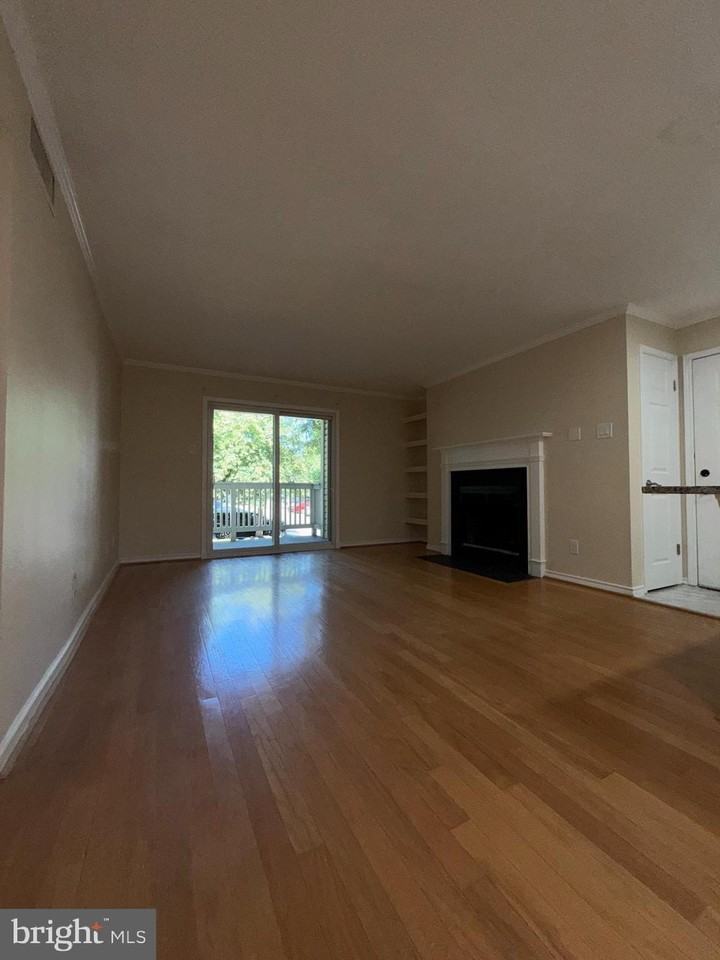 1534 Lincoln Way #204 - Photo 6 of 30