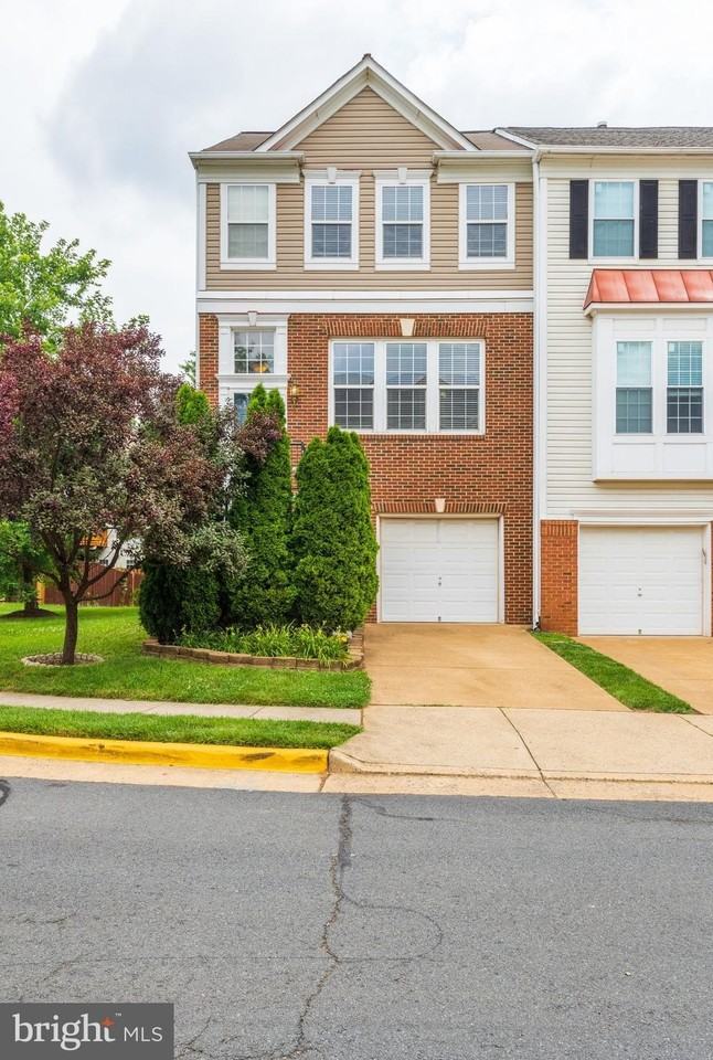 43794 Virginia Manor Ter - Photo 2 of 36