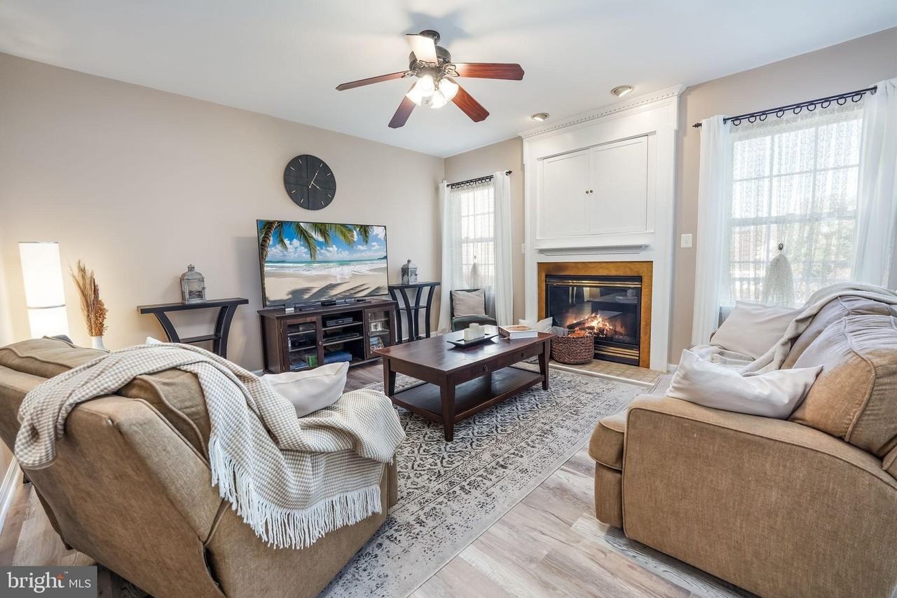 15575 Catamaran Ct - Photo 3 of 49