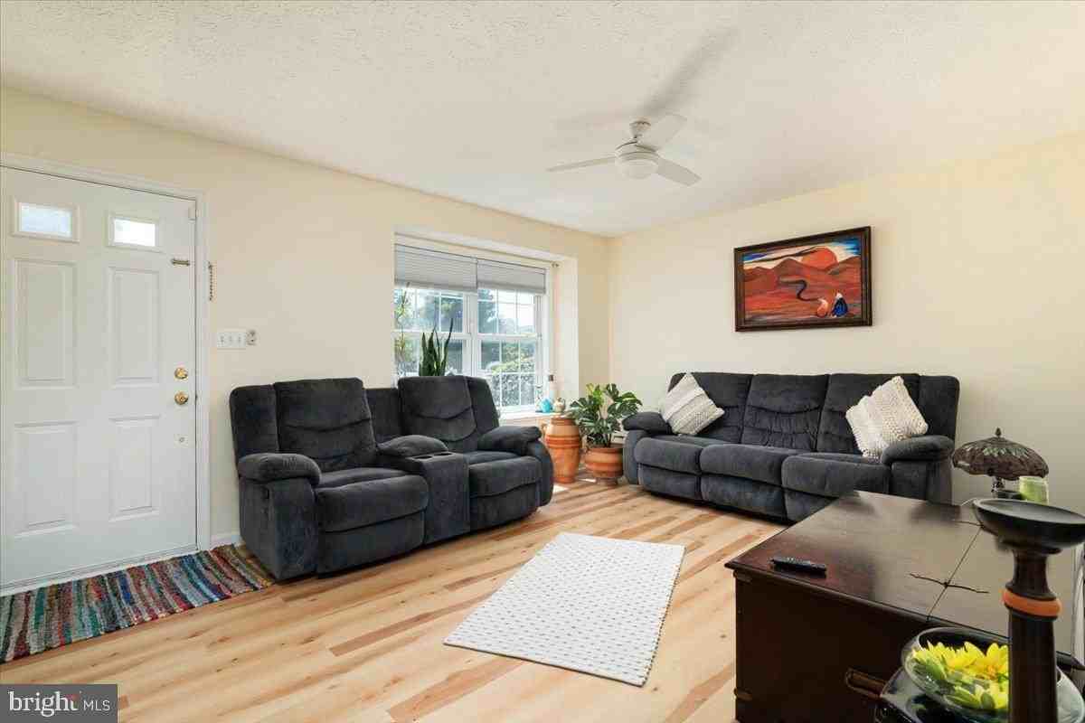 140 Founders Way - Photo 3 of 28