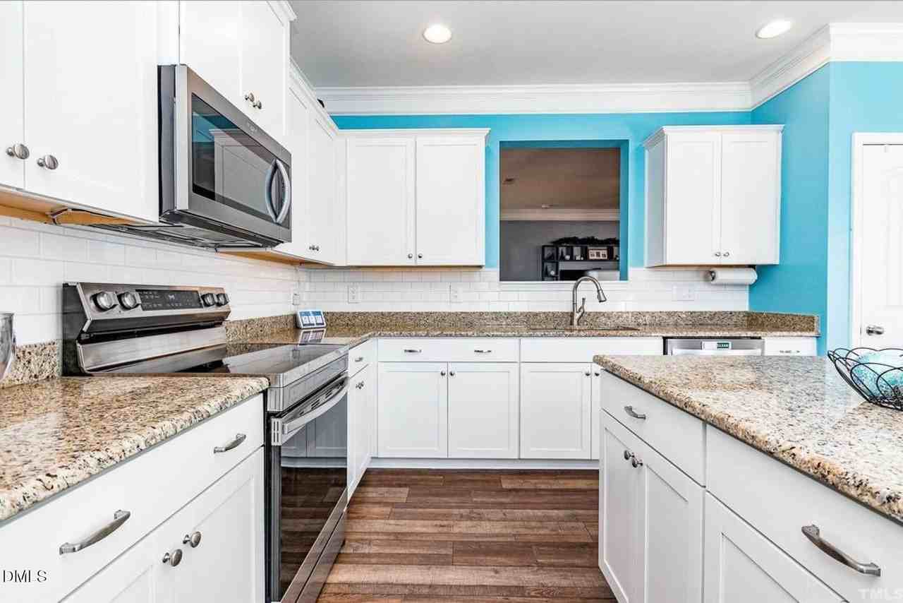 805 Scarlet Ln - Photo 7 of 18