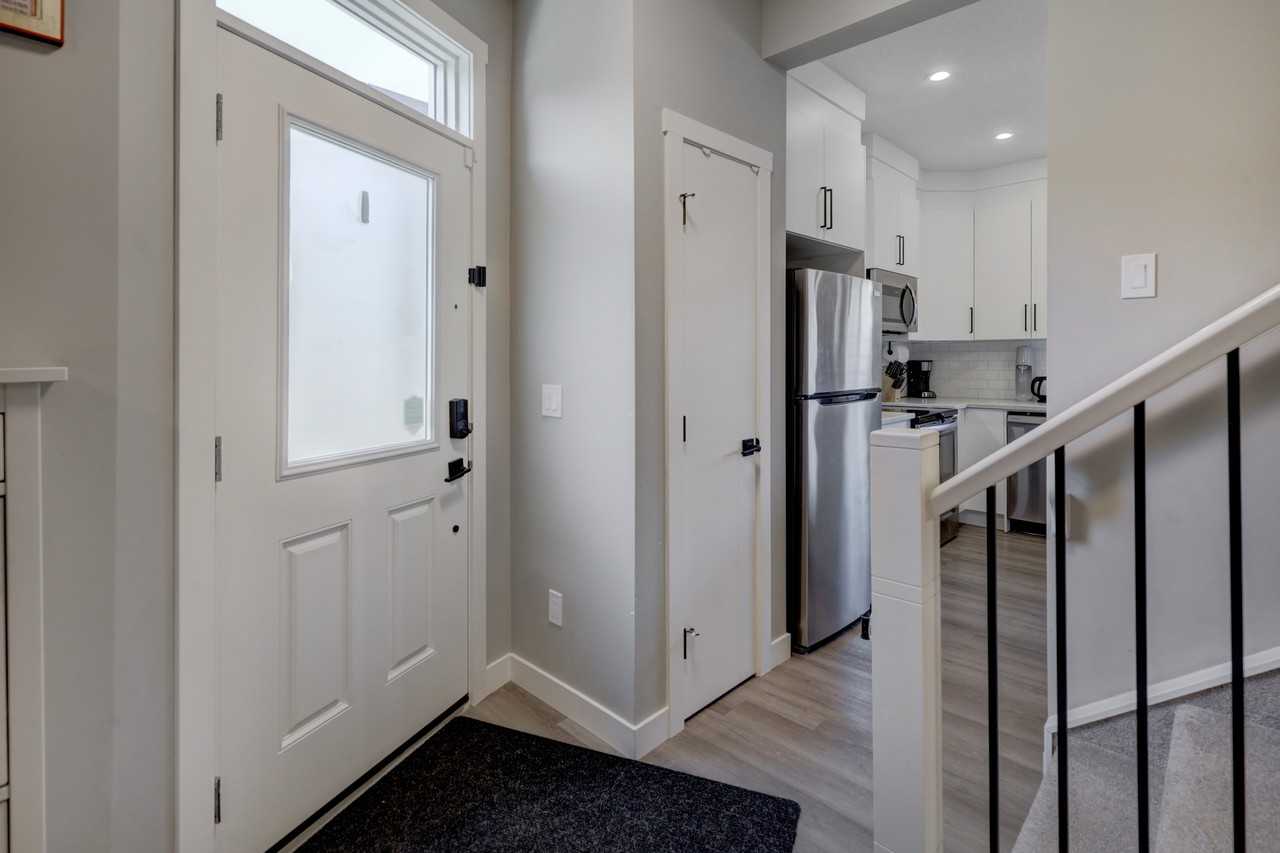 132 23 Avenue Northeast #2 - Photo 3 of 31