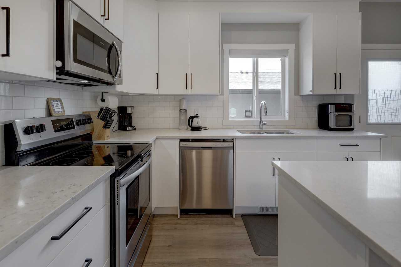 132 23 Avenue Northeast #2 - Photo 6 of 31