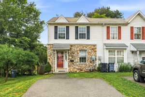 featured image of 586 Taylor St #1