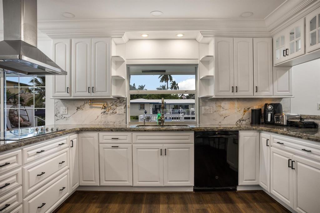 1419 Ne 57th St - Photo 4 of 29
