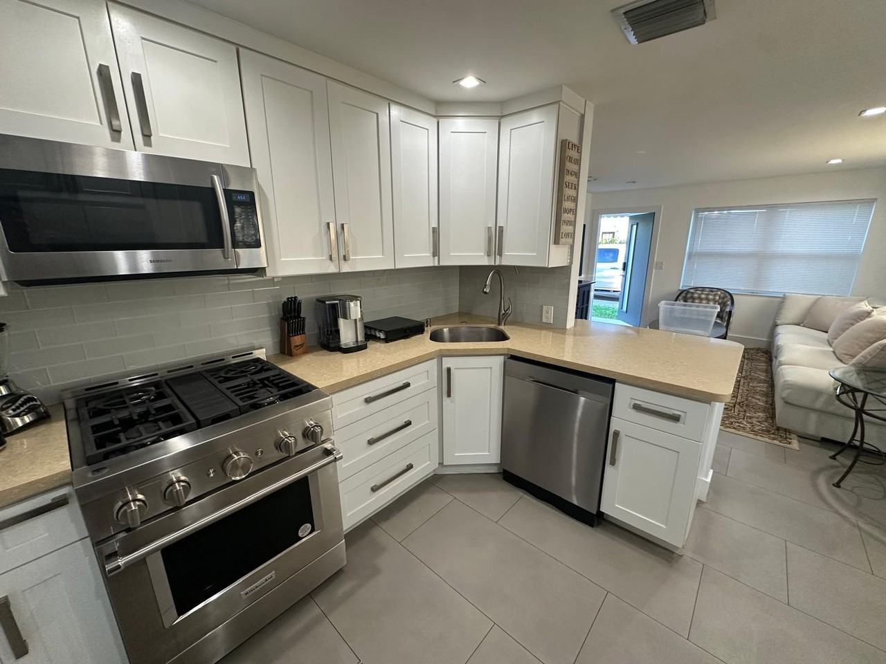 300 Central Dr - Photo 3 of 18