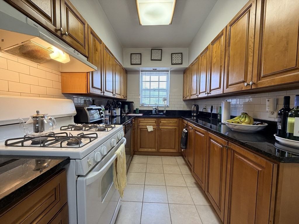 185 Lake Shore Rd - Photo 7 of 21