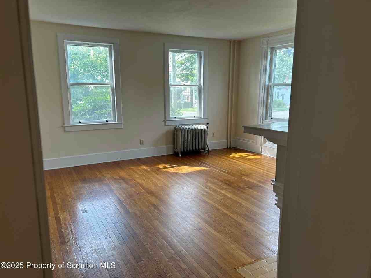 344 Church St - Photo 4 of 10