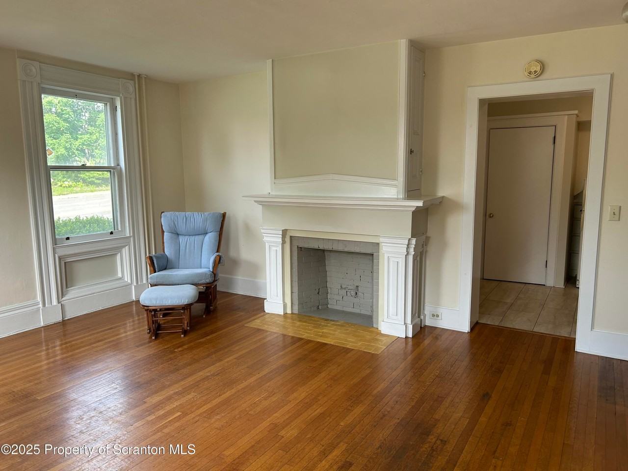 344 Church St - Photo 5 of 10