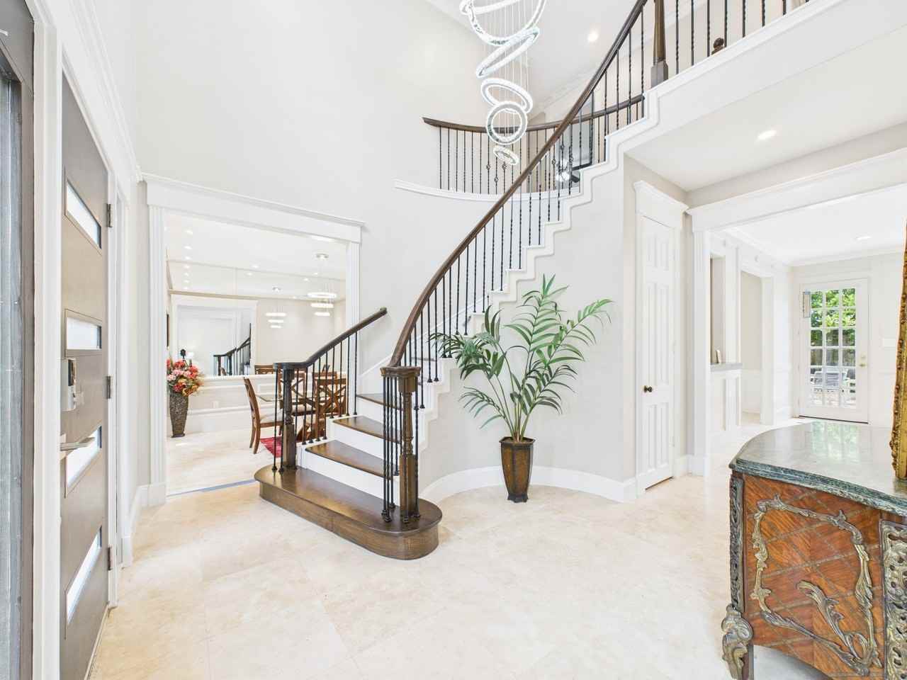 702 Daria Ct - Photo 4 of 45