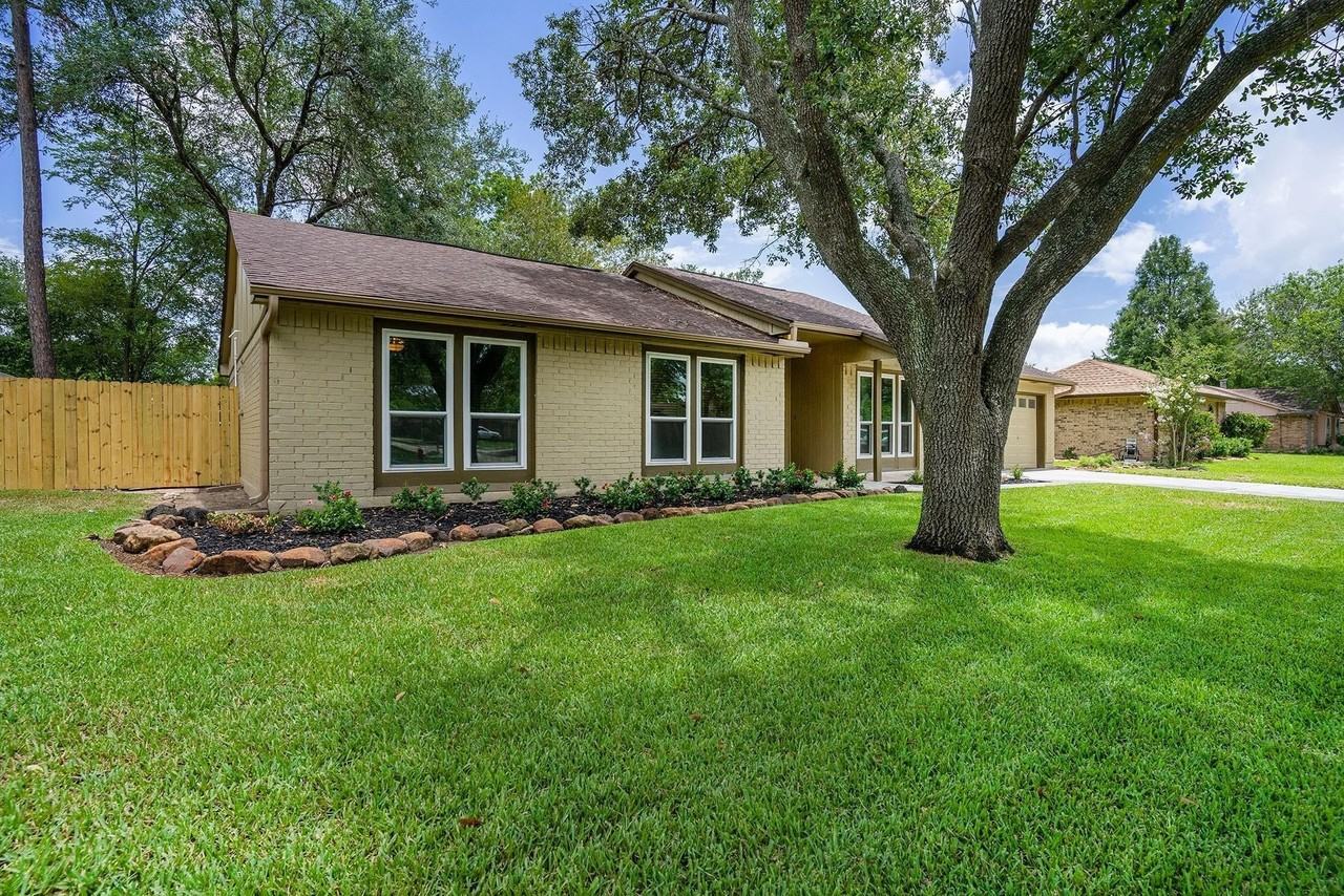 1008 Lost River Dr - Photo 2 of 24