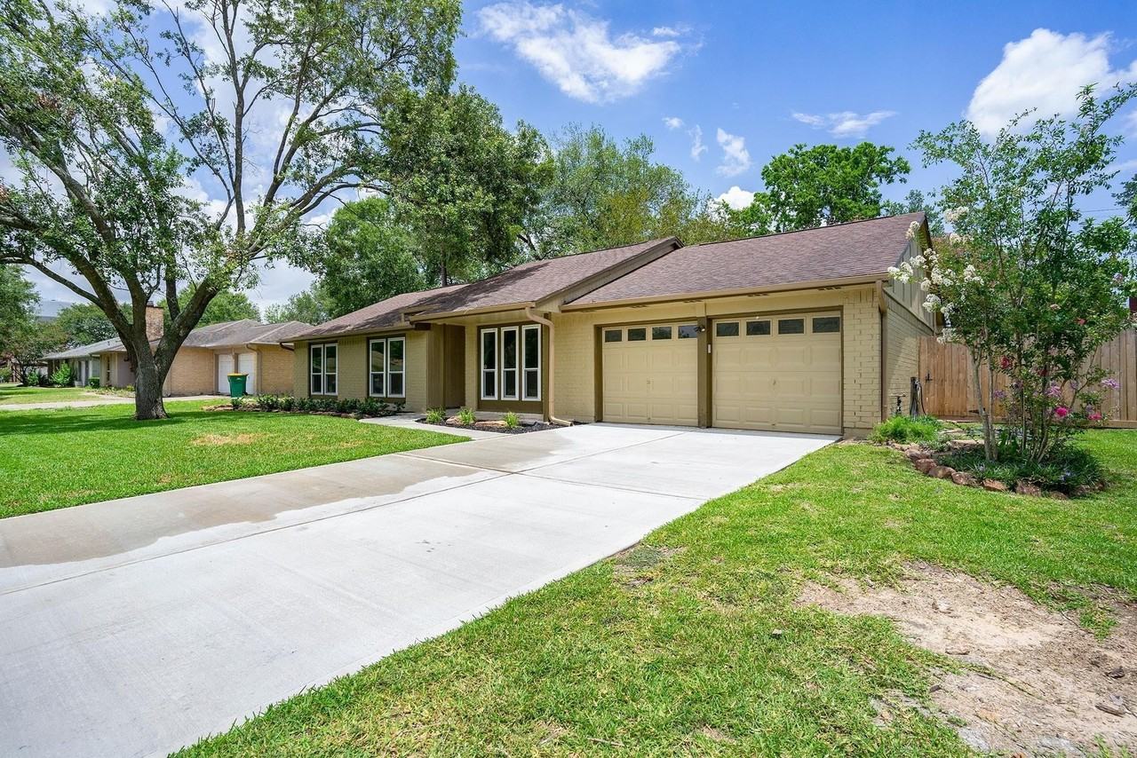 1008 Lost River Dr - Photo 3 of 24