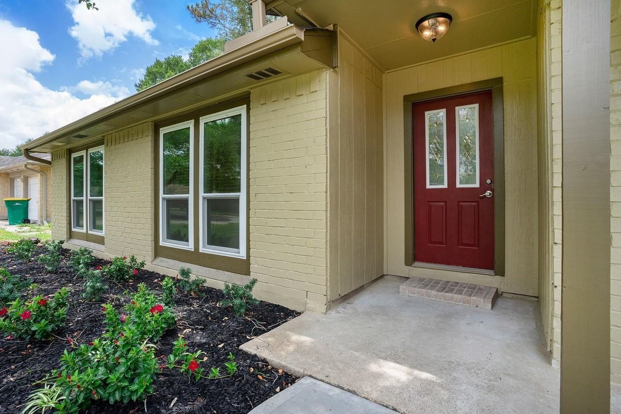 1008 Lost River Dr - Photo 4 of 24
