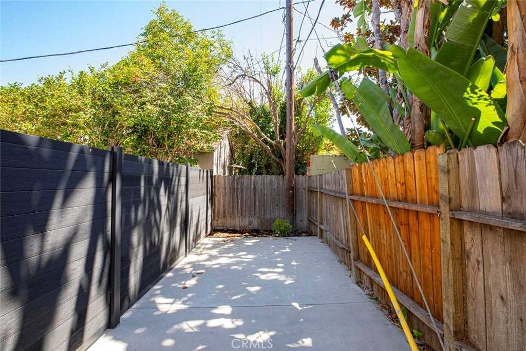13502 Bessemer St - Photo 5 of 25