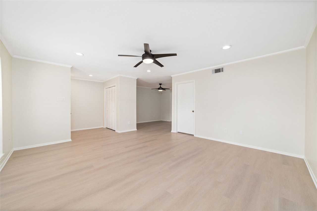 14345 Misty Meadow Ln - Photo 4 of 28