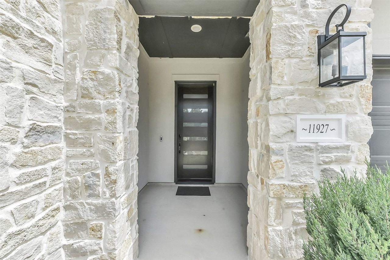 11927 Carillon Forest Dr - Photo 2 of 38