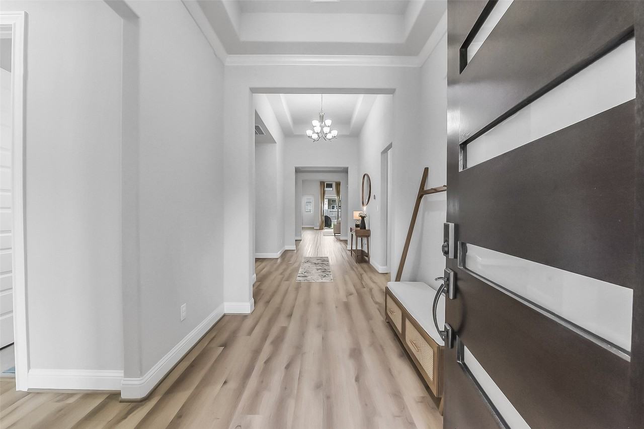 11927 Carillon Forest Dr - Photo 3 of 38