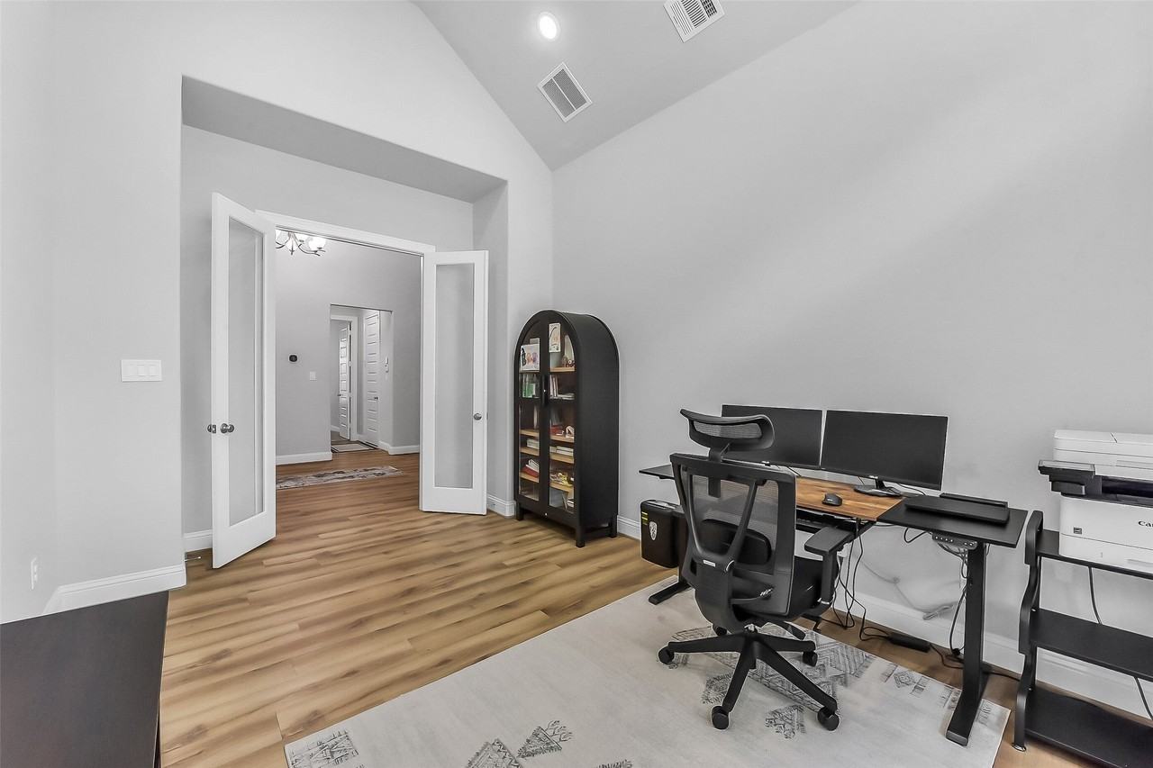 11927 Carillon Forest Dr - Photo 5 of 38