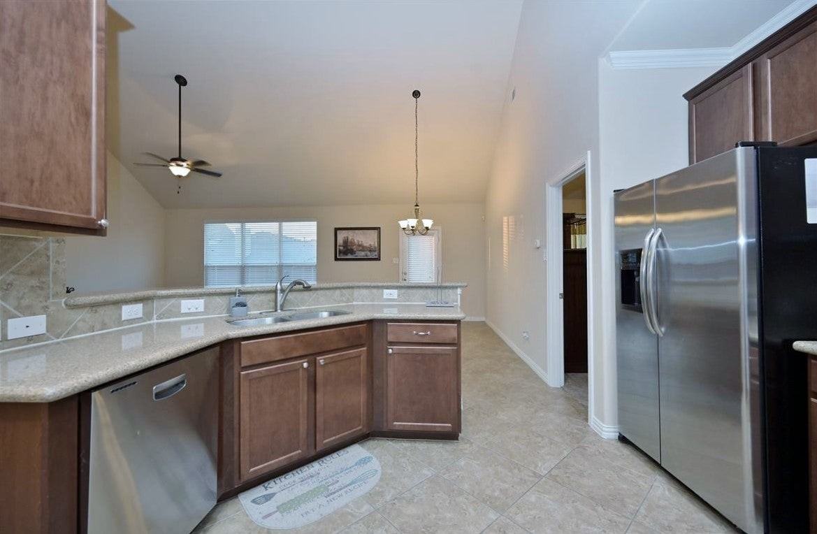 4212 Bridgestone Dr - Photo 6 of 38