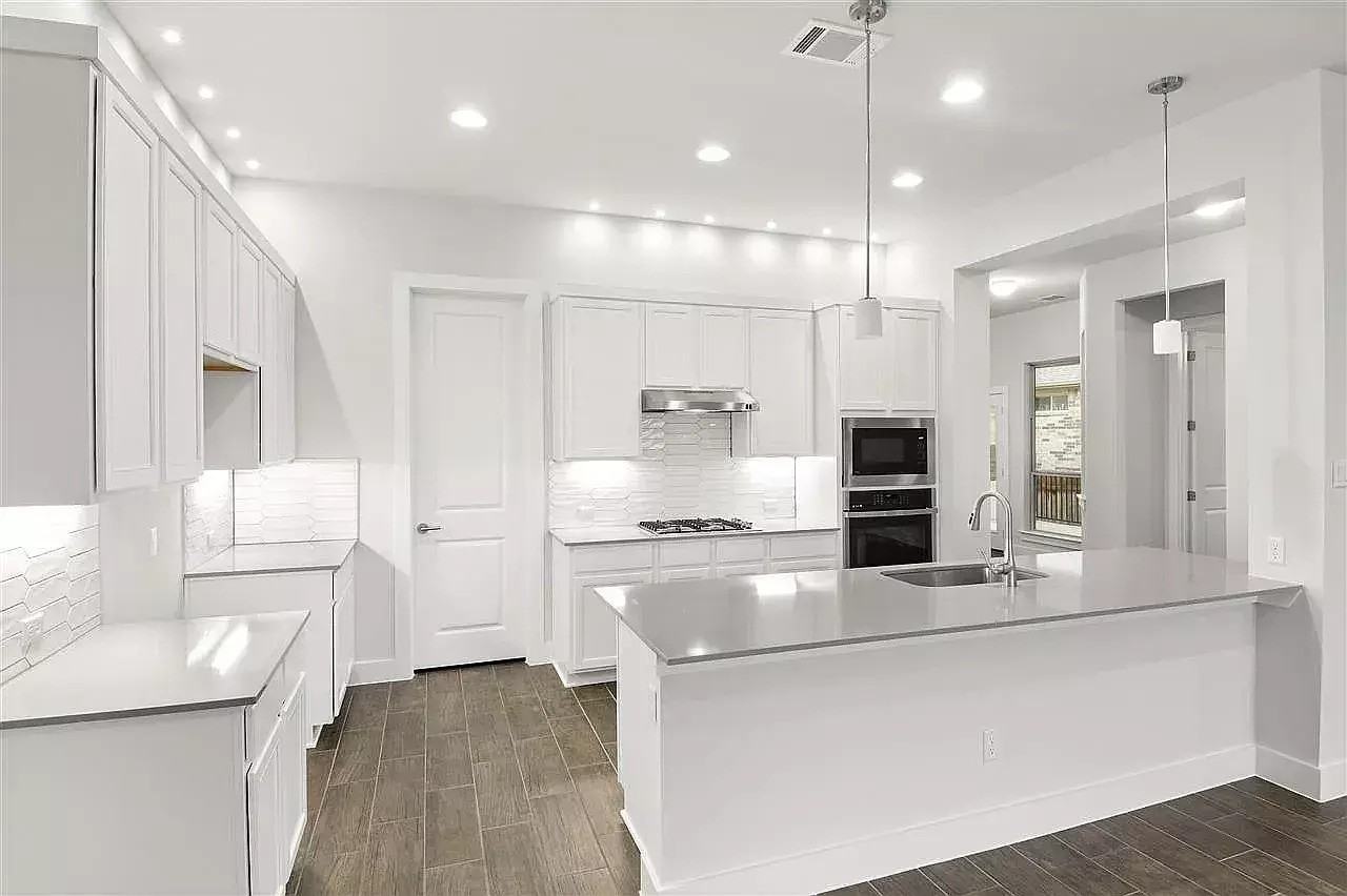 200 Castlefields St #1 - Photo 3 of 10