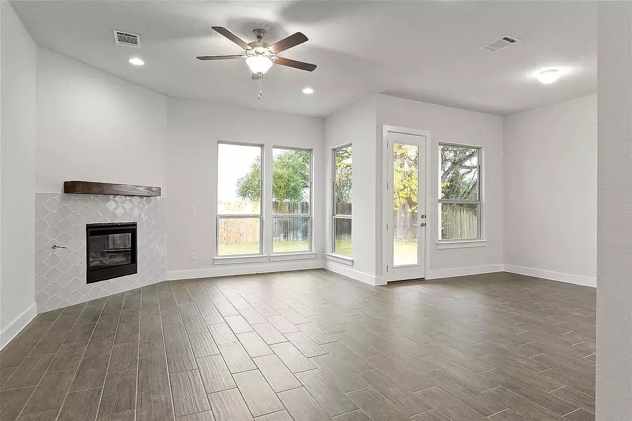 200 Castlefields St #1 - Photo 4 of 10
