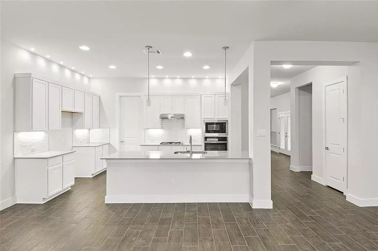 200 Castlefields St #1 - Photo 5 of 10