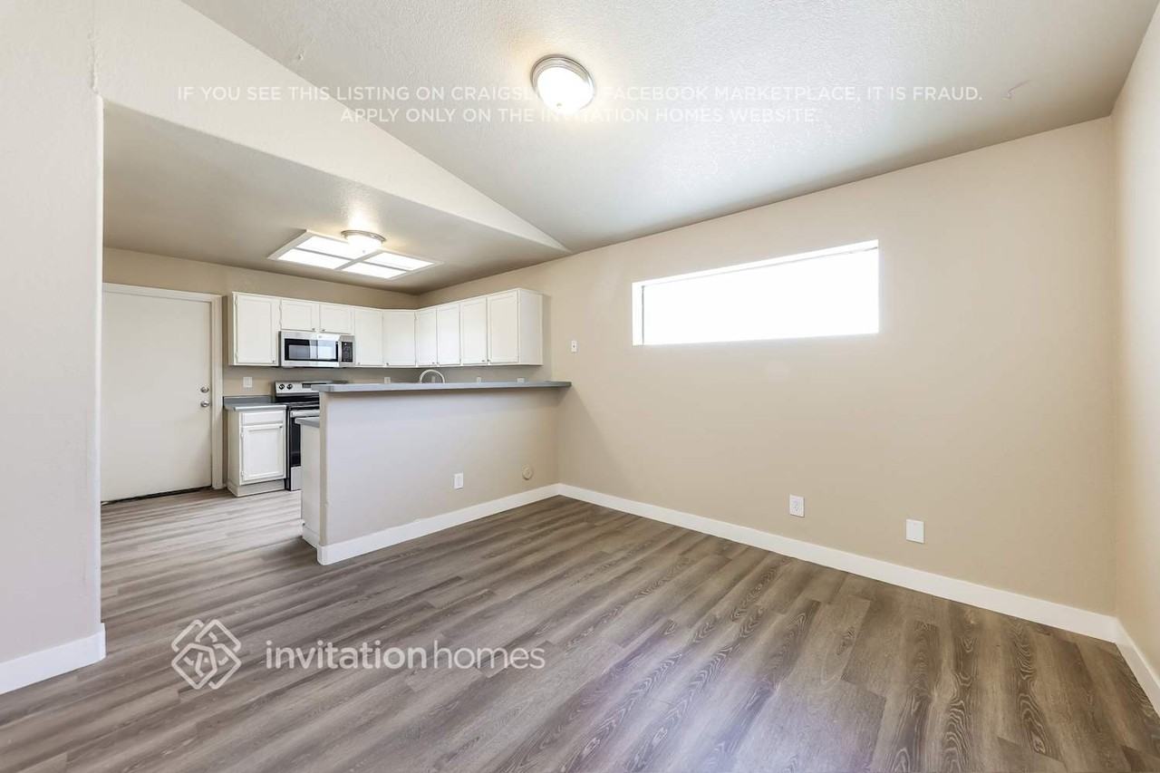8142 W Mescal St - Photo 7 of 17