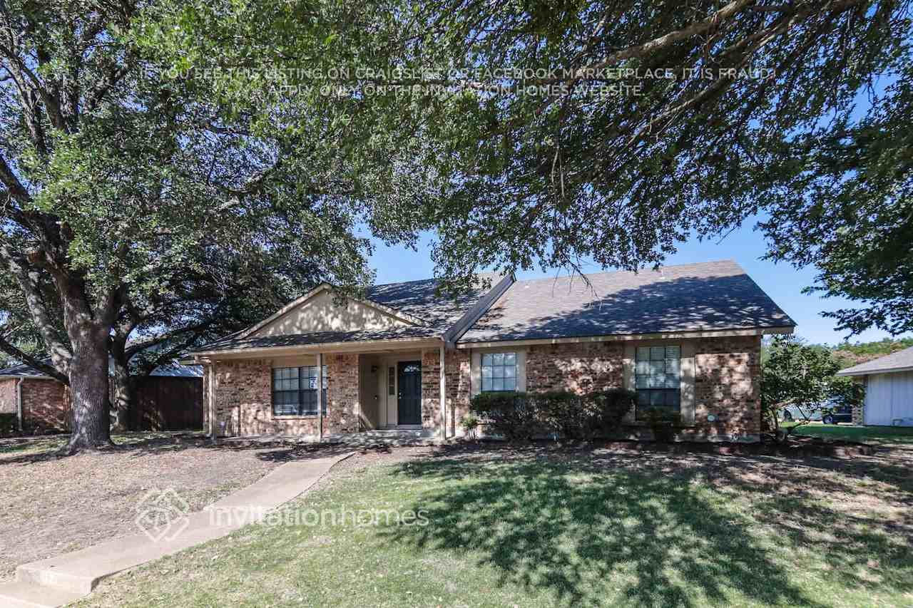 421 Kingsbridge Dr - Photo 3 of 17