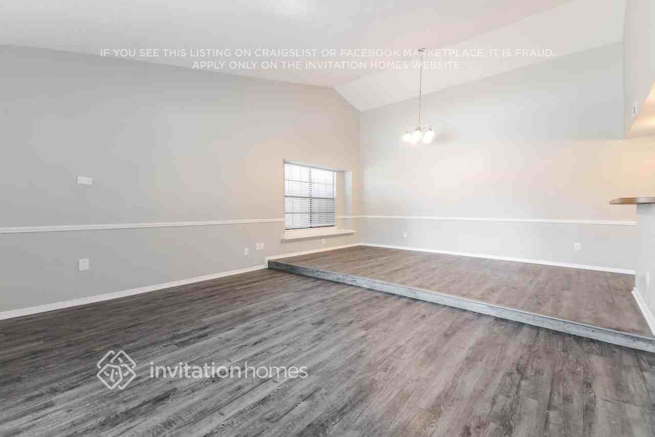 421 Kingsbridge Dr - Photo 4 of 17