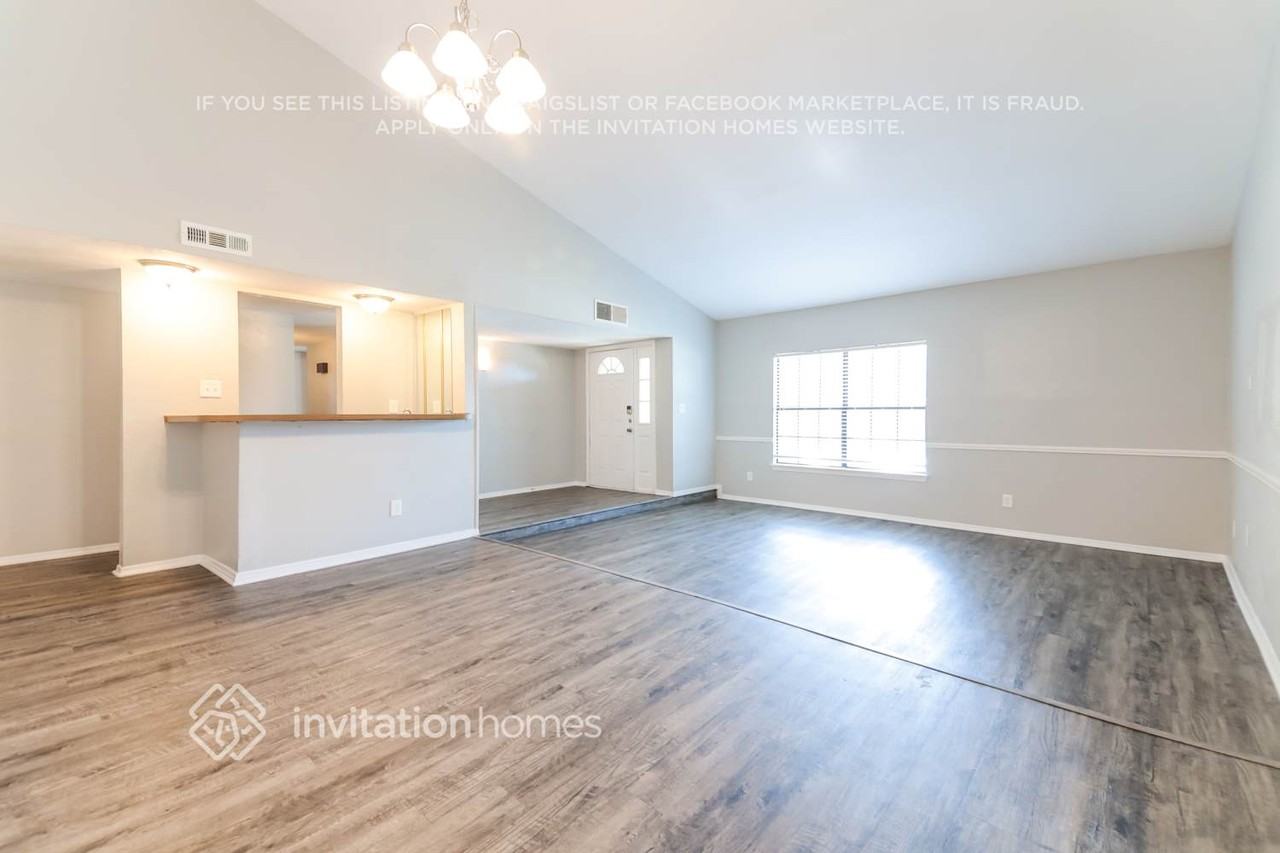 421 Kingsbridge Dr - Photo 7 of 17