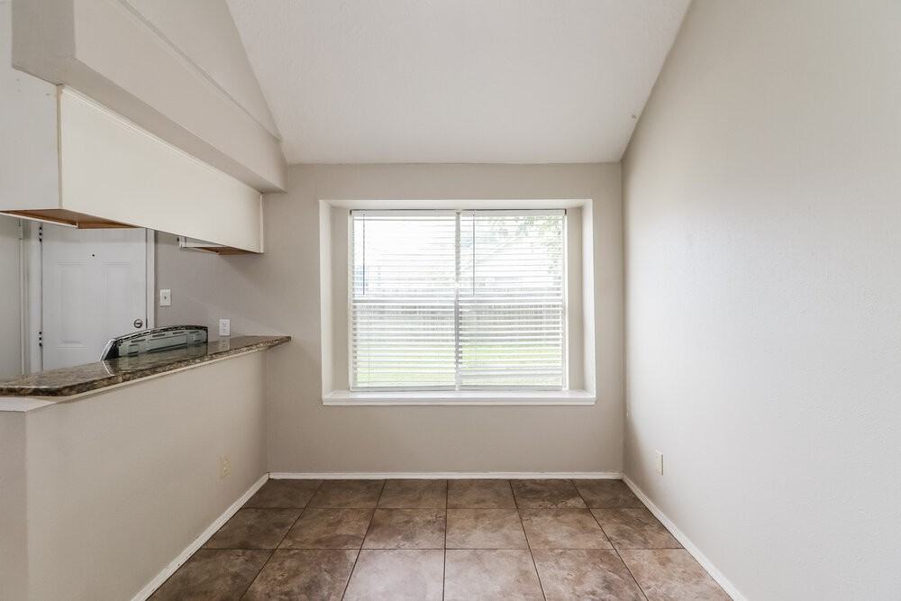 6042 Beaconridge Dr - Photo 6 of 17