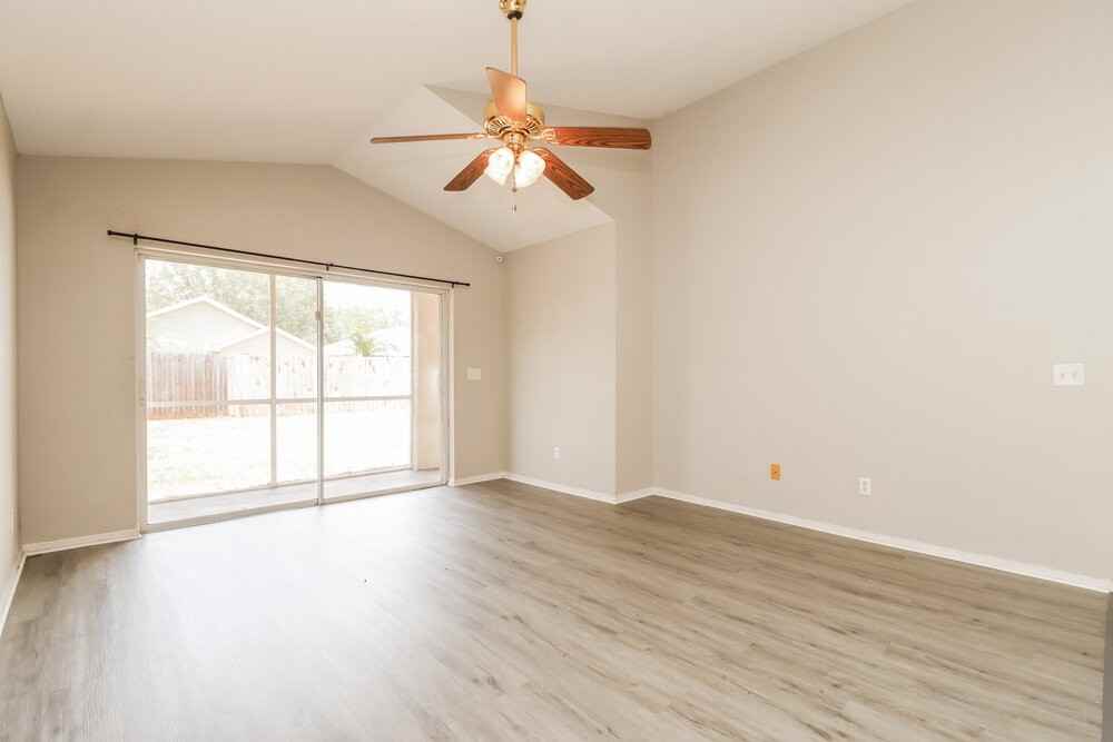 7612 Clovelly Park Pl - Photo 3 of 16