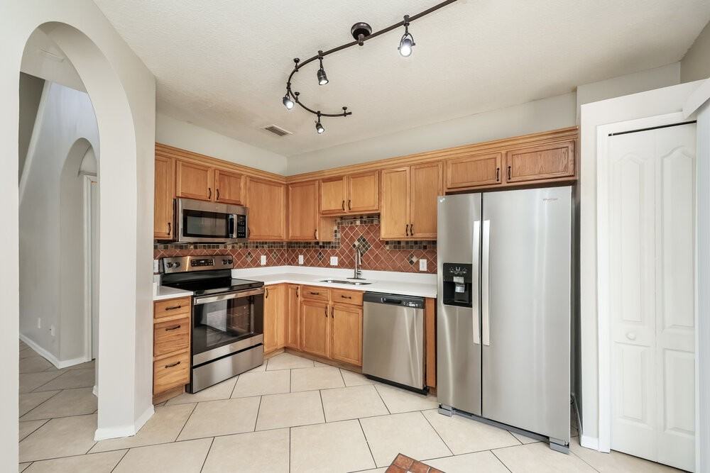 12723 Adventure Dr - Photo 7 of 17