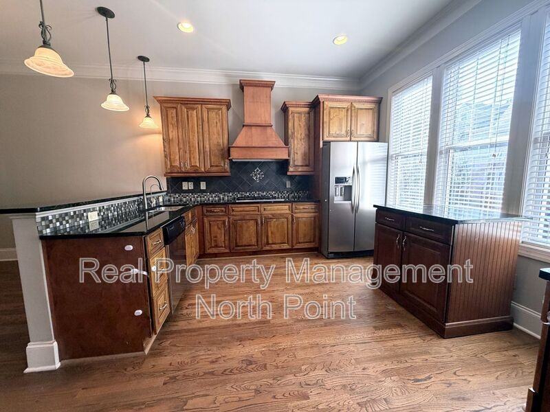 3026 Eltham Pl - Photo 5 of 43