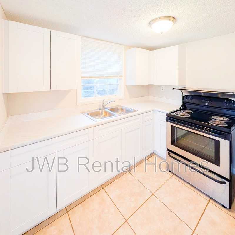 531 W 27th St - Photo 2 of 13