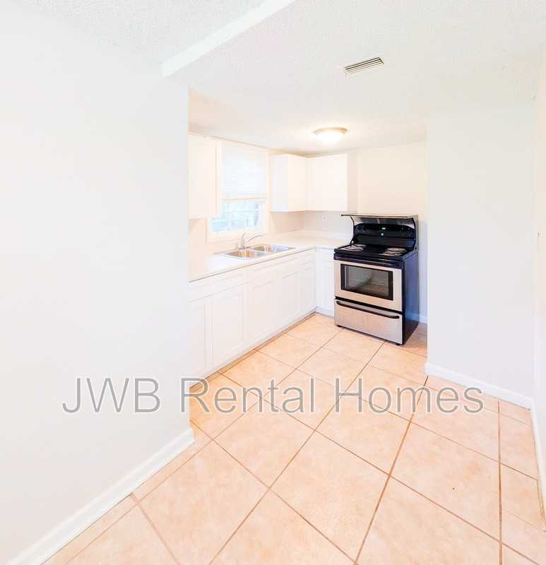 531 W 27th St - Photo 4 of 13
