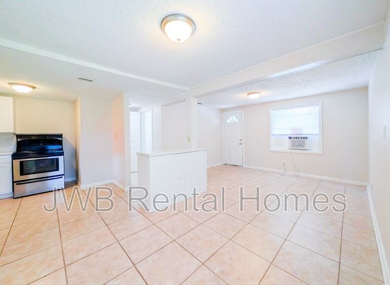 531 W 27th St - Photo 5 of 13