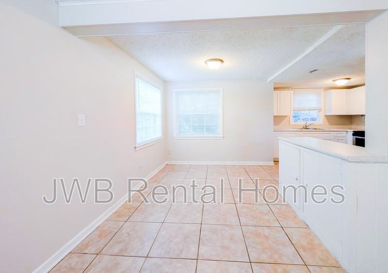 531 W 27th St - Photo 6 of 13