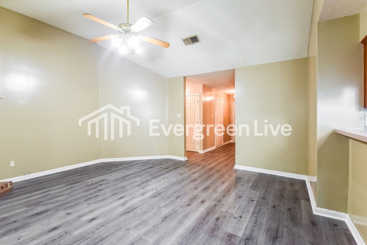 6346 Amanda Oaks Cir N - Photo 3 of 15
