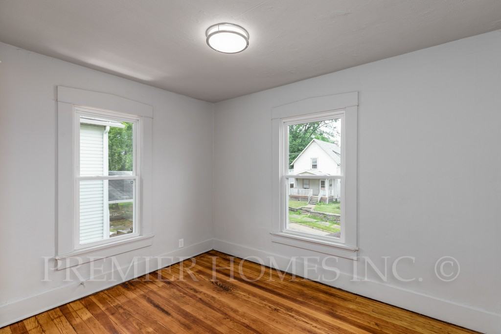 1536 Glendale Pl Ne - Photo 5 of 19