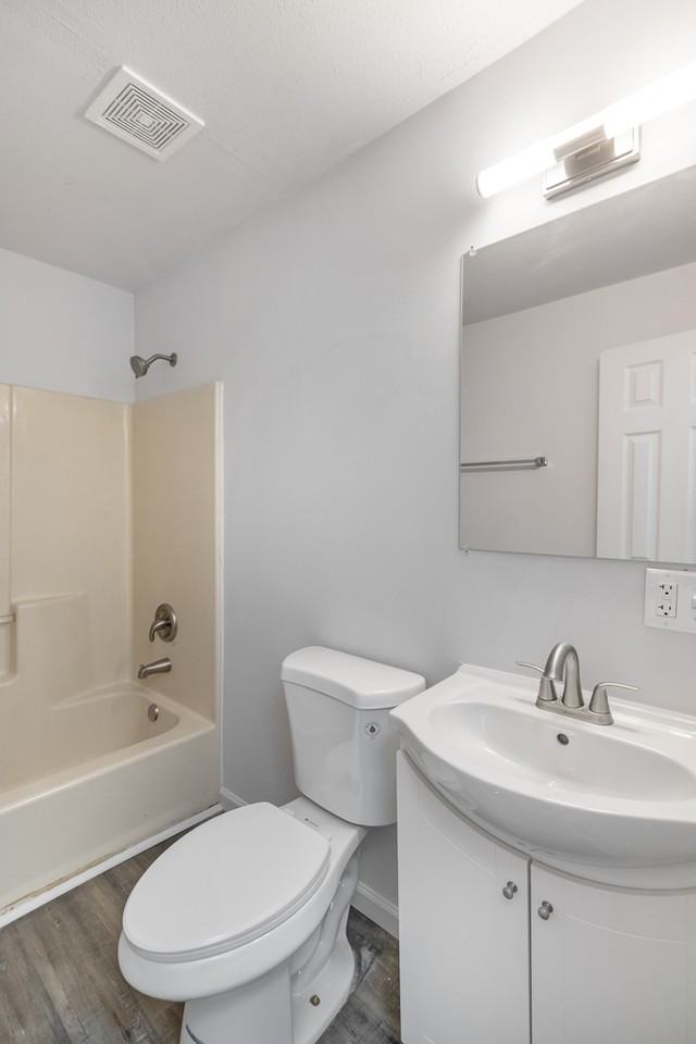 2003 Endrow Ave Ne - Photo 2 of 20