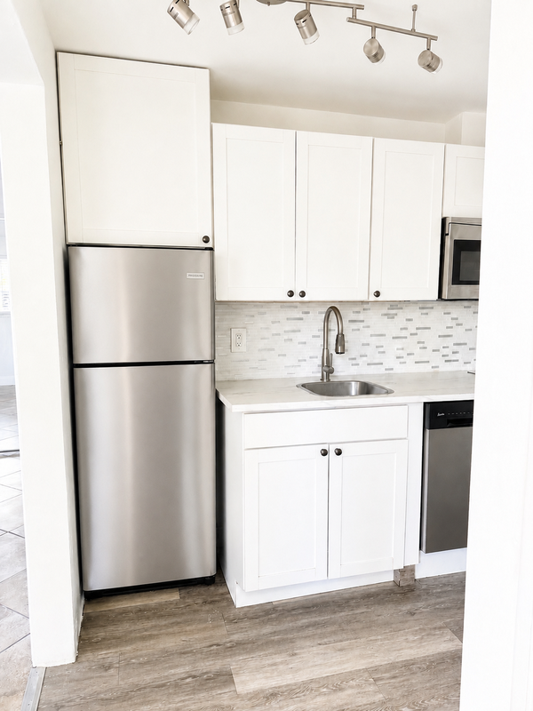 3660 Ne 6th Ave - Photo 2 of 9